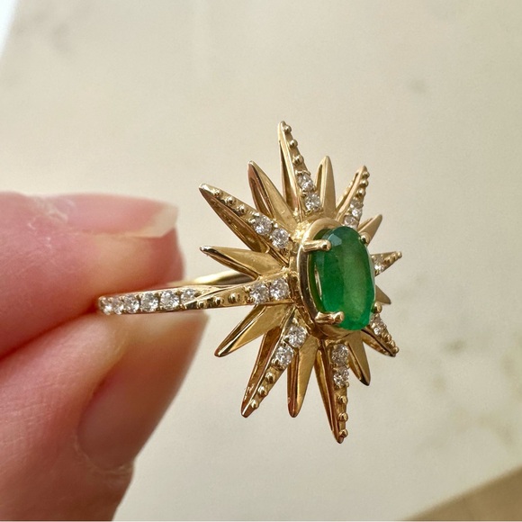 Gold and Emerald Sunburst Ring - Picture 6 of 14